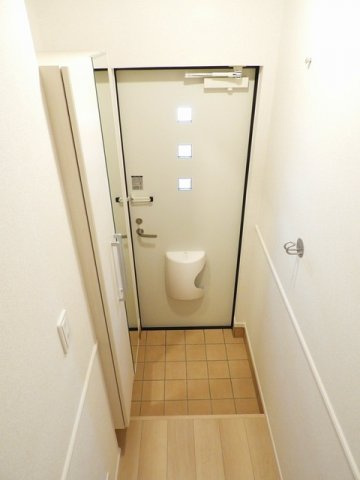 グランディ八重東の玄関|収納もある玄関です