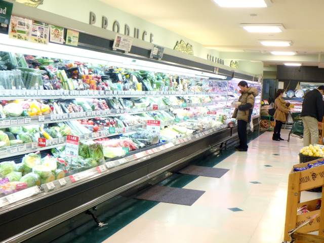 中野区中央４丁目のアパートの周辺|物件最寄りスーパー
マルマンストア中野店　徒歩1分の距離です。
