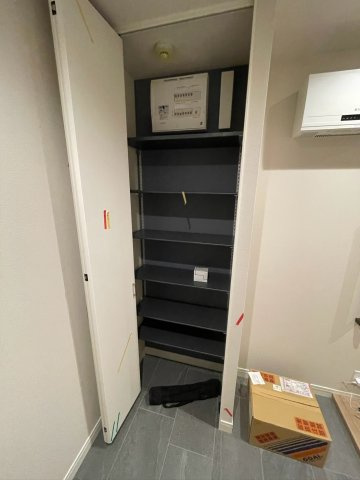 プラテリアコート市川の玄関|★シューズボックス／施工中★