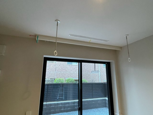 プラテリアコート市川の内装|★室内物干しフック／防犯シャッター／施工中★