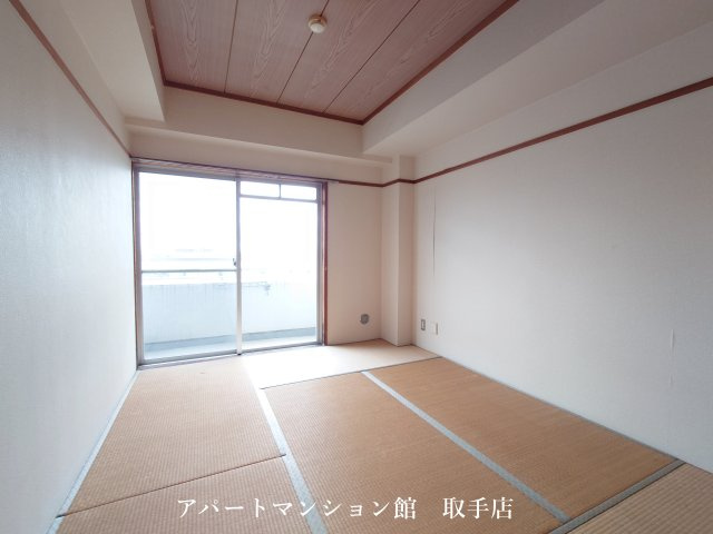 イーストヒルズユウキの和室
