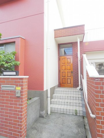 京王平山センターハイツのエントランス