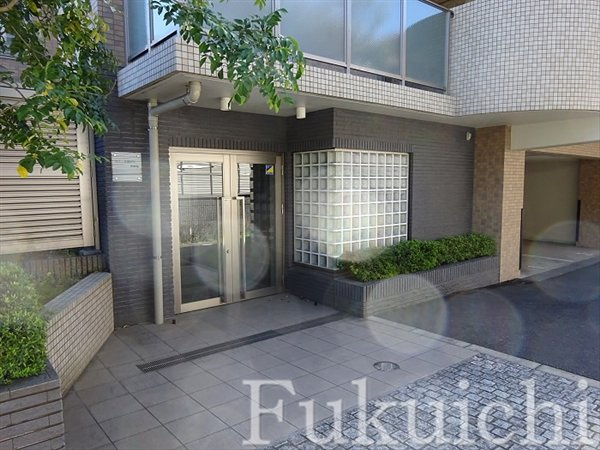 コリーヌ緑が丘　弐番館のエントランス