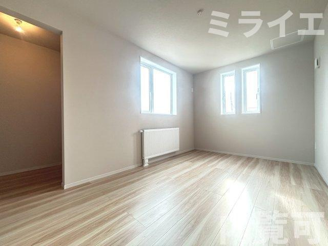【新築戸建】札幌市北区新川3条12丁目1棟の洋室|同仕様物件