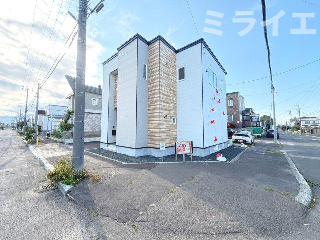 【新築戸建】札幌市北区新川3条12丁目1棟の居間・リビング|【仲介手数料無料】【内覧可能】です。
同仕様物件