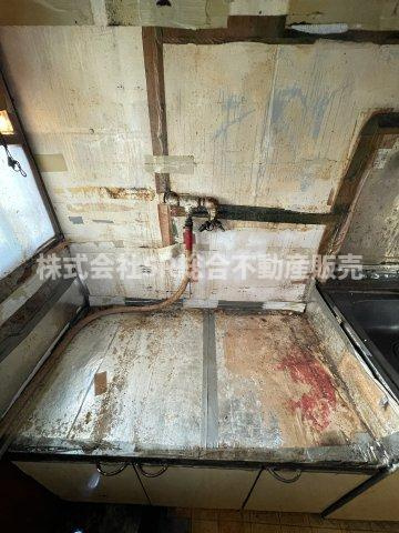 本町中古テラスハウスのキッチン|リフォームプランなら弊社にお任せ！
資金面・オシャレな雰囲気・スタンダード
あなたの希望を叶えます！