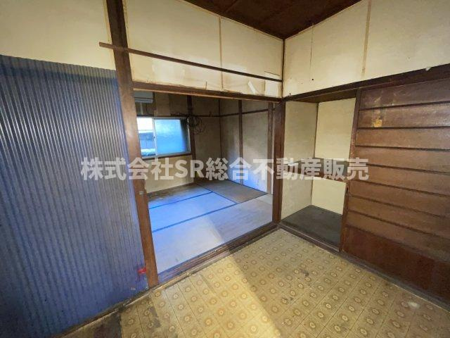 本町中古テラスハウスの居間・リビング|古き良き昭和の雰囲気を残して、現代的にリフォームされてはいかがでしょうか？