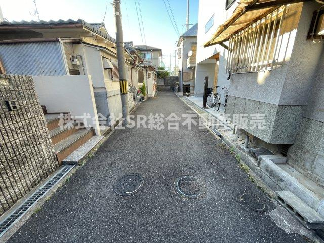 本町中古テラスハウスの前面道路含む現地写真|前面道路含む現地写真です