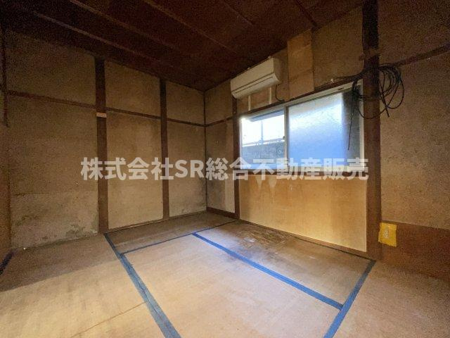 本町中古テラスハウスの居間・リビング|和室を洋室に間取り変更工事のご相談も承ります！