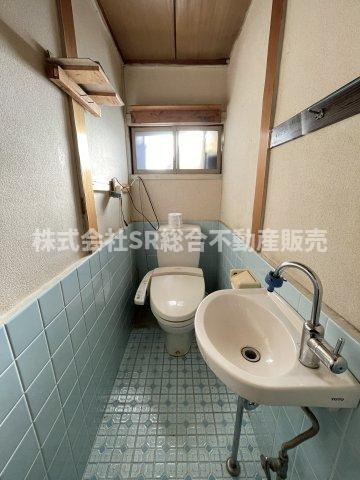 本町中古テラスハウスのトイレ|トイレには手洗い場もあります！