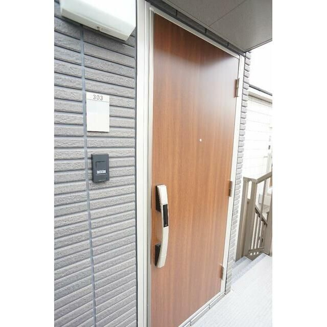 リヴァストン氷川台のエントランス