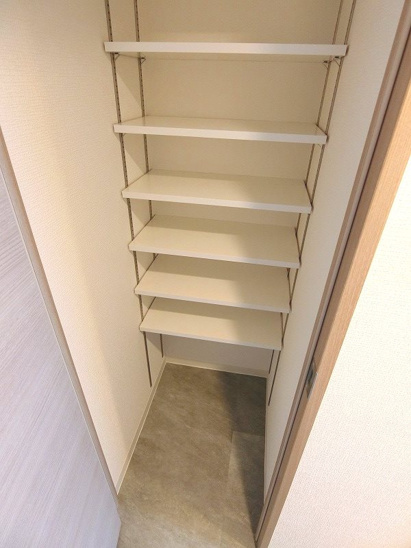 【収納】ワールドアイ江坂アルバ 