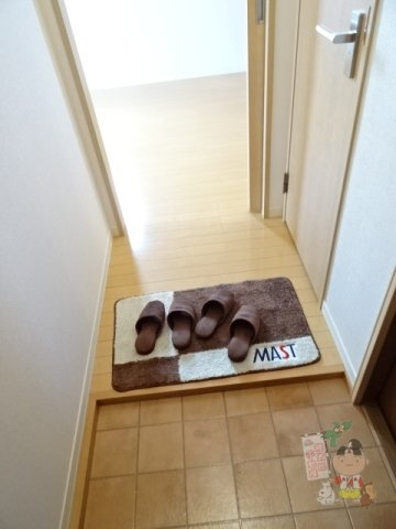 プリムヴェール弐番館の玄関