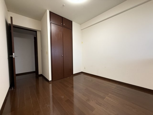 クレアセトル歩行町の洋室|家具配置のしやすい洋室です