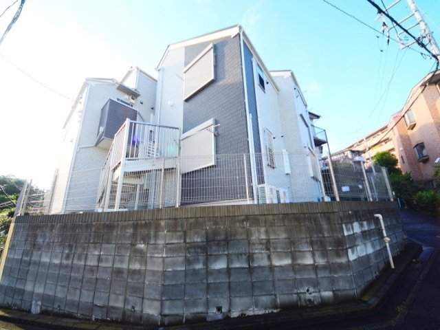 シャンブル港南の外観