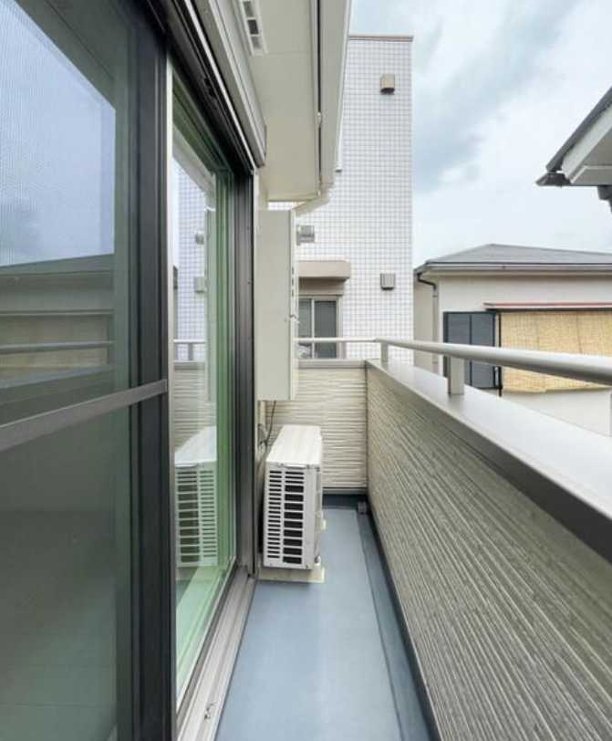 アルモニー三軒茶屋　ネット無料　最上階　築浅のバルコニー