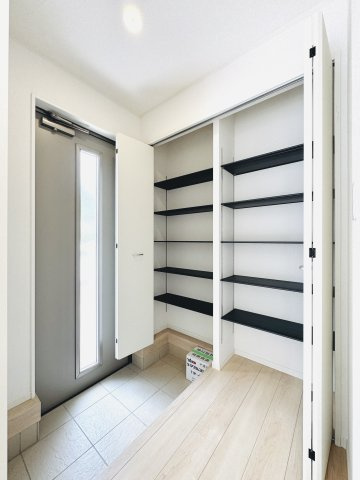 Cradle Garden大泉町寄木戸第17　新築住宅 2号棟の収納