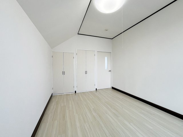 柏崎市東長浜町（北棟）　中古住宅の洋室|柏崎市東長浜町（北棟）　中古住宅 写真11