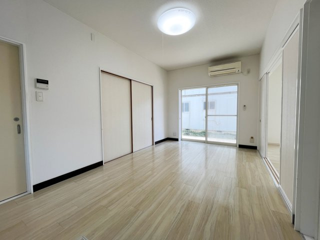 柏崎市東長浜町（北棟）　中古住宅の居間・リビング|柏崎市東長浜町（北棟）　中古住宅 写真3