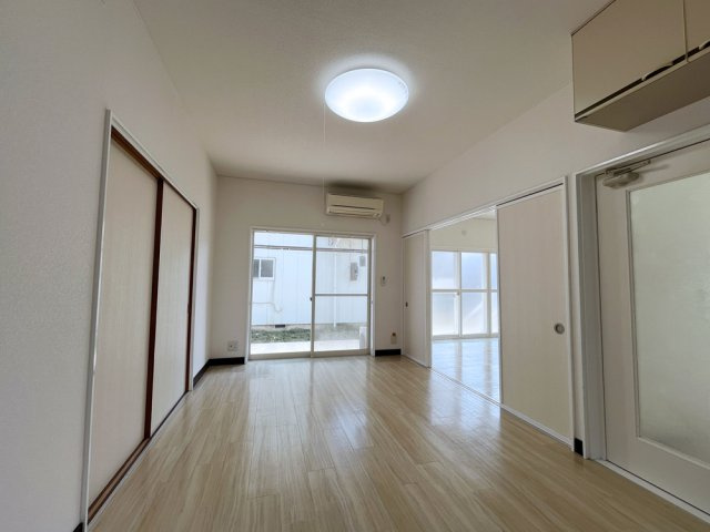 柏崎市東長浜町（北棟）　中古住宅の居間・リビング|柏崎市東長浜町（北棟）　中古住宅 写真4