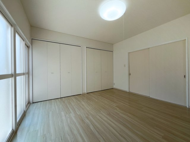 柏崎市東長浜町（北棟）　中古住宅の洋室|柏崎市東長浜町（北棟）　中古住宅 写真6