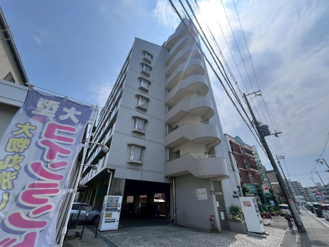 ファースト平野の外観