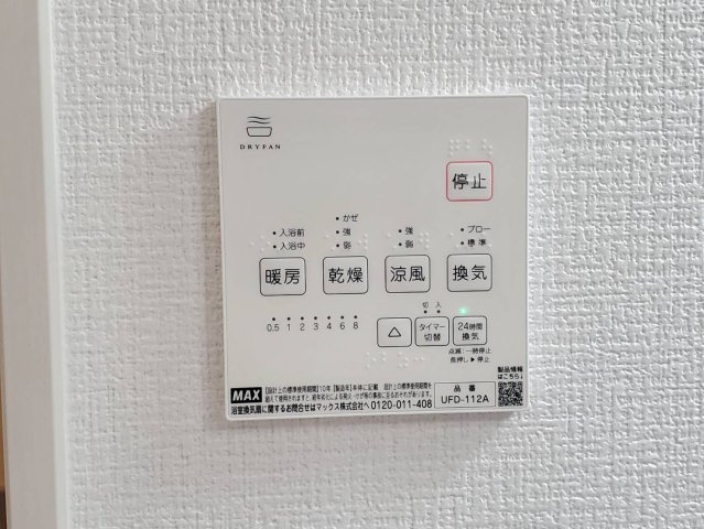 三郷市　戸ケ崎1丁目　新築戸建　全2棟の玄関|明るい玄関です