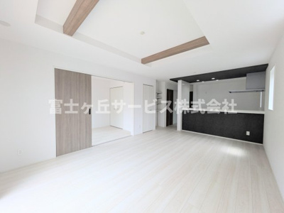 【居間・リビング】 | 浜松市中央区三島町 3期 新築一戸建て | リビングです
