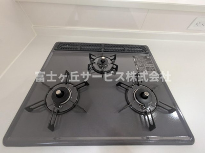 【その他】 | 浜松市中央区三島町 3期 新築一戸建て | 3口コンロがあります