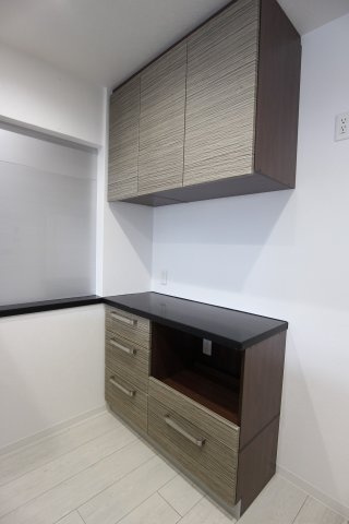 フクダ不動産八木駅前マンションのキッチン|収納豊富なキッチンバックセット付き
