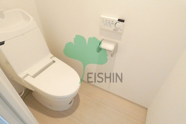 ロールベール博多駅前のトイレ|清潔感のあるトイレです。