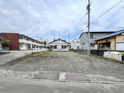 【外観】 | 静岡市駿河区向敷地4丁目 2期 新築一戸建て 1号棟 | 現在建築中の外観画像です。ご内覧は同じメーカーの完成物件へご案内いたしますので、いつでもご相談ください！
