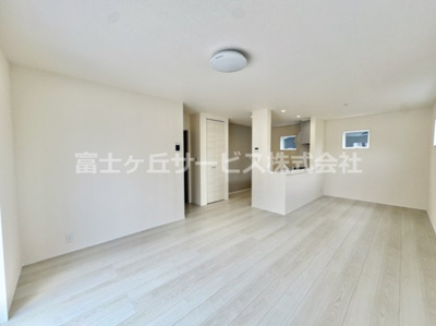 【居間・リビング】 | 豊川市東豊町2丁目 59期 新築一戸建て | ＬＤＫです