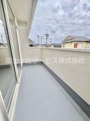 【バルコニー】 | 豊川市東豊町2丁目 59期 新築一戸建て | 開放的で明るい空間を演出してくれるバルコニーです