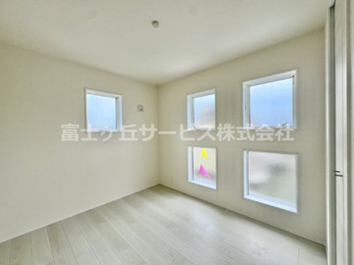 【洋室】 | 豊川市東豊町2丁目 59期 新築一戸建て | 明るい洋室です