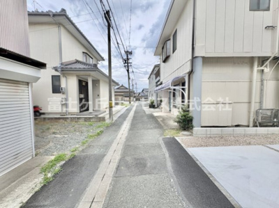 【前面道路含む現地写真】 | 豊川市東豊町2丁目 59期 新築一戸建て | 前面道路含む現地写真です