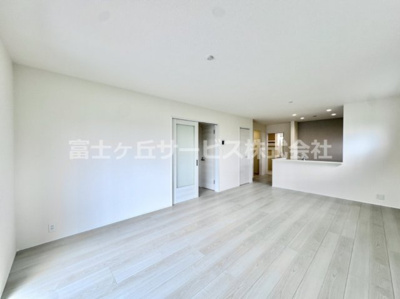 【居間・リビング】 | 豊川市諏訪西町1丁目 59期 新築一戸建て 1号棟 | ＬＤＫです