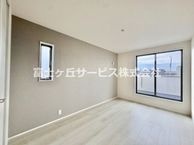 【寝室】 | 豊川市諏訪西町1丁目 59期 新築一戸建て 1号棟 | 落ち着いた色調の寝室です