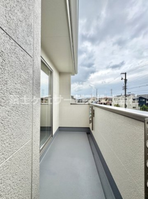 【バルコニー】 | 豊川市諏訪西町1丁目 59期 新築一戸建て 1号棟 | バルコニーからの眺めを楽しみながら食事をしませんか