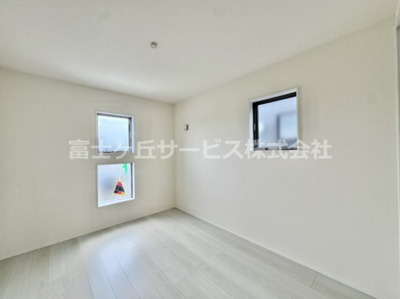 【洋室】 | 豊川市諏訪西町1丁目 59期 新築一戸建て 1号棟 | 明るい洋室です