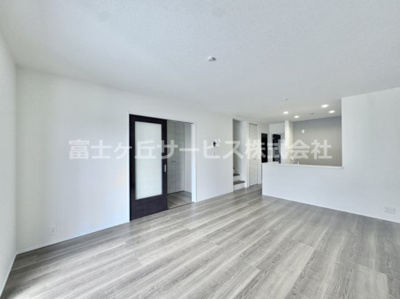 【居間・リビング】 | 豊川市諏訪西町1丁目 59期 新築一戸建て 2号棟 | ＬＤＫです
