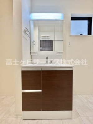 【独立洗面台】 | 豊川市諏訪西町1丁目 59期 新築一戸建て 2号棟 | 独立洗面台あり、毎朝おしゃれに忙しい女性の方におすすめです