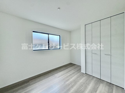 【洋室】 | 豊川市諏訪西町1丁目 59期 新築一戸建て 2号棟 | 広々とした洋室です