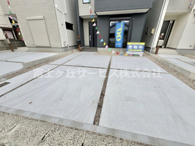 【駐車場】 | 豊川市諏訪西町1丁目 59期 新築一戸建て 2号棟 | 車をお持ちの方に嬉しい駐車場付きの物件です