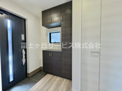 【玄関】 | 豊川市諏訪西町1丁目 59期 新築一戸建て 2号棟 | シンプルで使いやすい玄関です