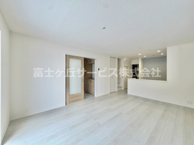 【居間・リビング】 | 豊川市諏訪西町1丁目 59期 新築一戸建て 3号棟 | ＬＤＫです
