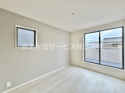 【寝室】 | 豊川市諏訪西町1丁目 59期 新築一戸建て 3号棟 | 開放的な寝室です
