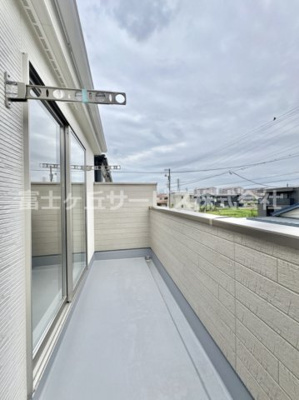 【バルコニー】 | 豊川市諏訪西町1丁目 59期 新築一戸建て 3号棟 | 暖かな日差しのふりそそぐバルコニー