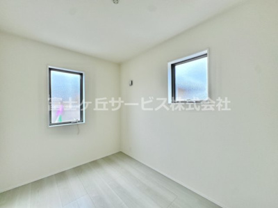 【洋室】 | 豊川市諏訪西町1丁目 59期 新築一戸建て 3号棟 | 個人の部屋や寝室として使える洋室です