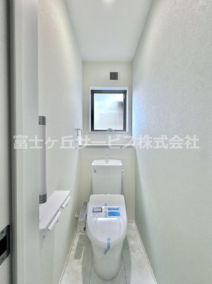 【トイレ】 | 豊川市諏訪西町1丁目 59期 新築一戸建て 3号棟 | ゆったりとした空間のトイレです